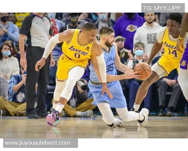 于帕分享防守心得孔帕尼教导提升比赛专注力与防守技巧